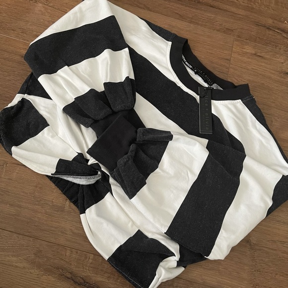 ALICE + OLIVIA-NWT Striped Cropped Sweatshirt